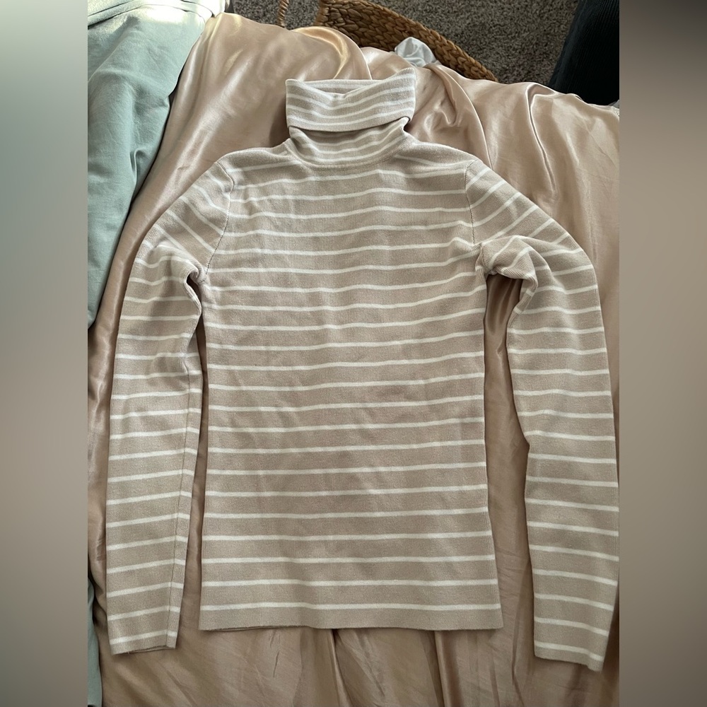 Cream stripped turtle neck